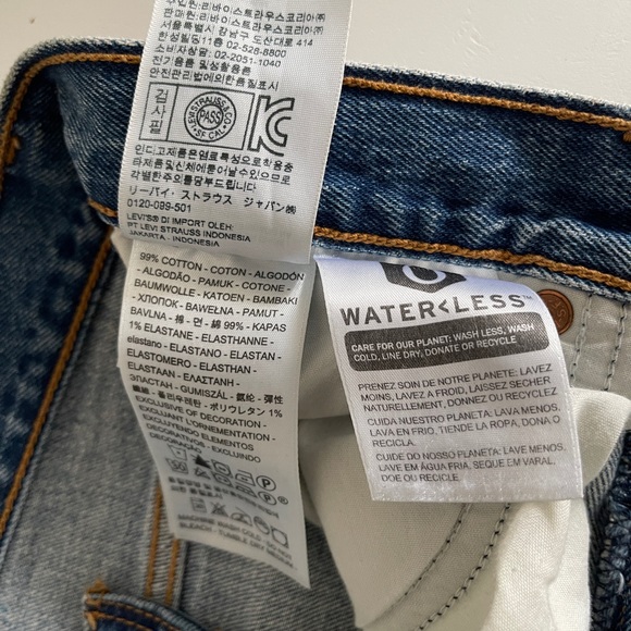 SOLD Levi’s Wedgie Fit Jeans - Picture 6 of 6